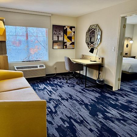 La Quinta By Wyndham Austin Southwest Hotel Екстериор снимка